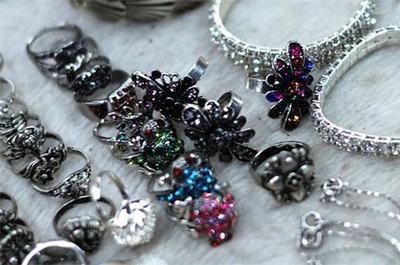 飾品加盟選擇多，如何尋找好品牌及珠寶首飾批發(fā)策略